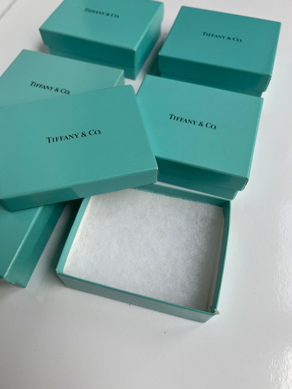 Large lot of Tiffany & Co. Boxes, ribbons, pouches, etc. - Picture 2 of 16